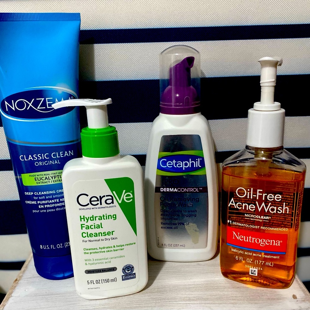 Bundle of facial cleansers